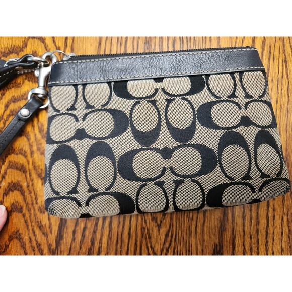 Coach Jacquard Signature C Black Leather Trim Pleated Wristlet Wallet Zip Close - Picture 9 of 9